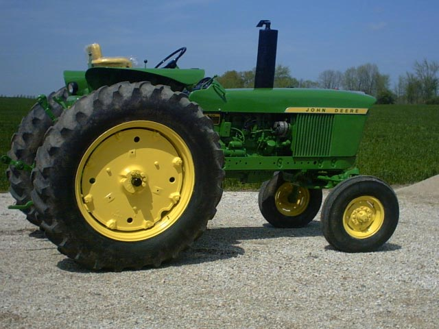 John Deere 2520